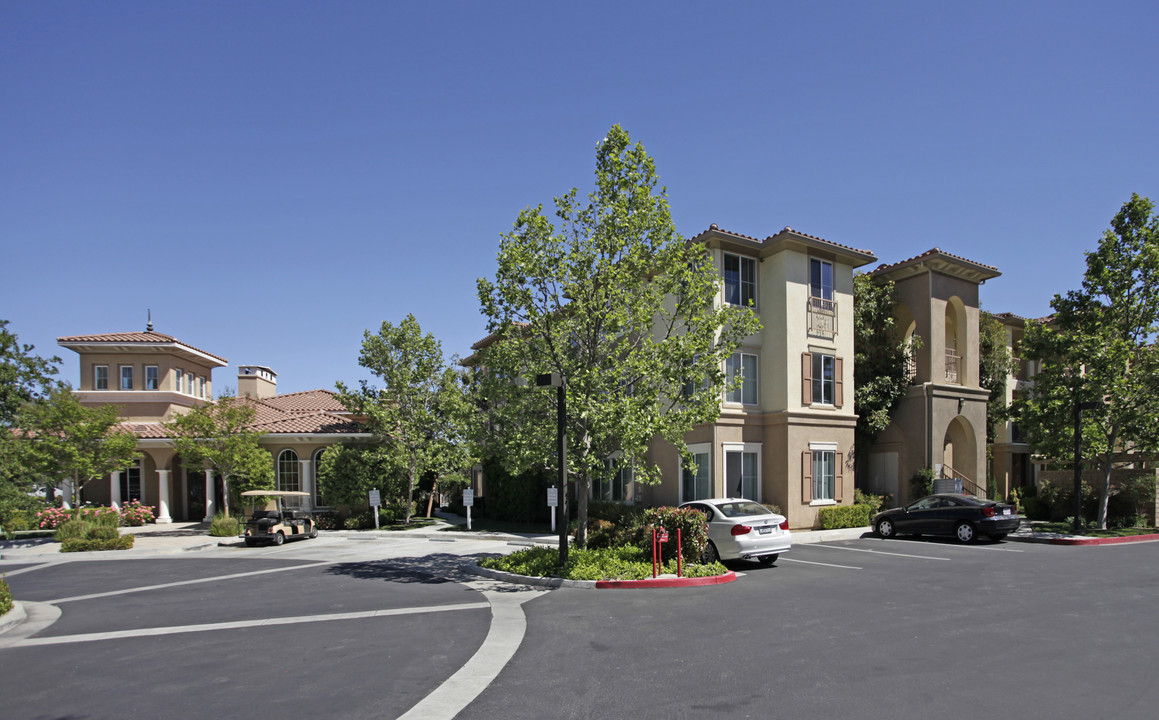 Hidden Valley in Simi Valley, CA - Building Photo