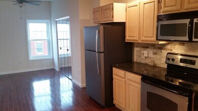 815 Wharton St, Unit Upper in Philadelphia, PA - Building Photo - Building Photo
