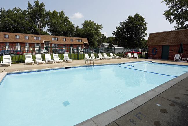 Hunt Club Apartments in Sylvania, OH - Building Photo - Building Photo