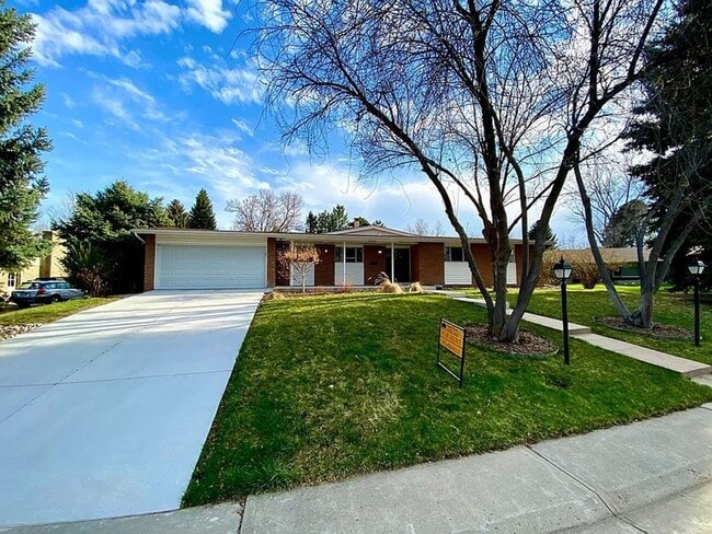 property at 5290 W Plymouth Dr