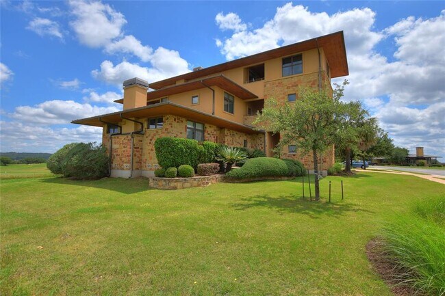 1908 Kahala Sunset Dr in Spicewood, TX - Building Photo - Building Photo