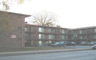 551-561 Wentworth Ave Apartments