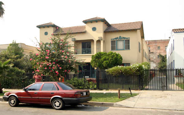 241 S Catalina St in Los Angeles, CA - Foto de edificio - Building Photo