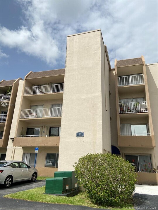 7745 SW 86th St-Unit -D-316 in Miami, FL - Foto de edificio