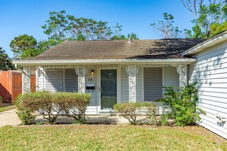 114 Tarpon Ave in Galveston, TX - Building Photo - Building Photo