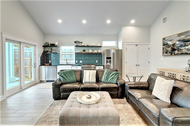 224 E Oaks Ave in Port Aransas, TX - Building Photo - Building Photo