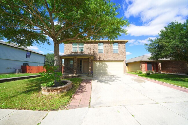 523 Diana Dr in Converse, TX - Building Photo - Building Photo