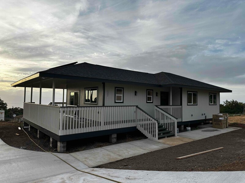 1300 Naalae Rd in Kula, HI - Building Photo