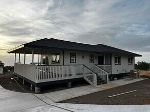 1300 Naalae Rd in Kula, HI - Building Photo - Building Photo