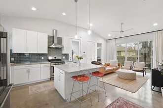 1703 Perez St in Austin, TX - Building Photo - Building Photo