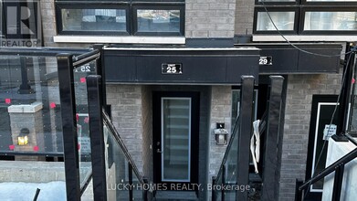 165-165 Tapscott Rd in Toronto, ON - Building Photo - Building Photo