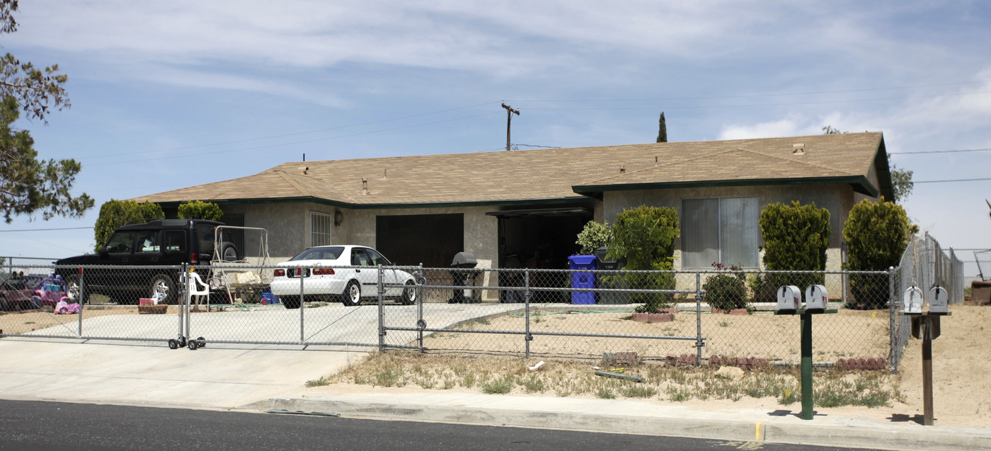 16163 Tawney Ridge Ln in Victorville, CA - Building Photo