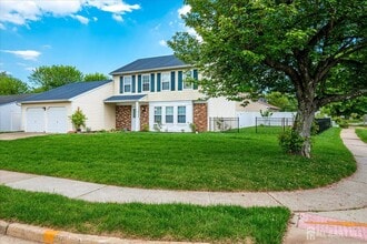 40 Azalea Dr in Edison, NJ - Building Photo - Building Photo