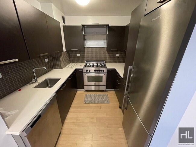 East 39th Street in New York, NY - Building Photo - Building Photo