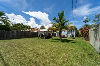 1650 Jackson St in Hollywood, FL - Building Photo - Building Photo