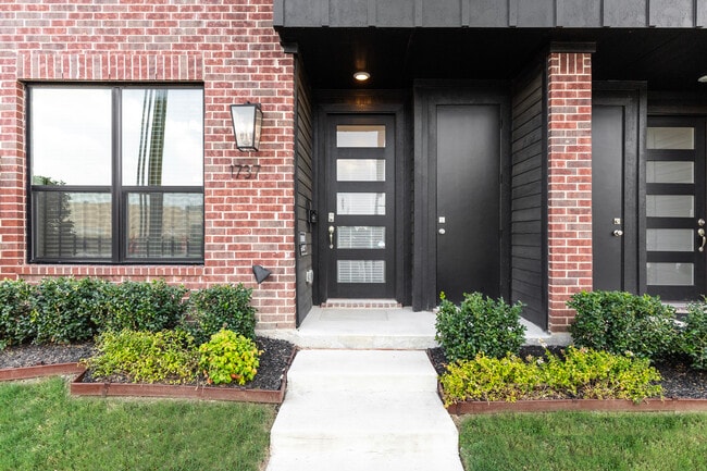 1737 W Cantey St in Fort Worth, TX - Building Photo - Building Photo