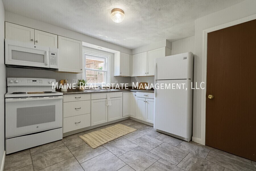7 Gilchrest St, Unit 5 in Thomaston, ME - Building Photo