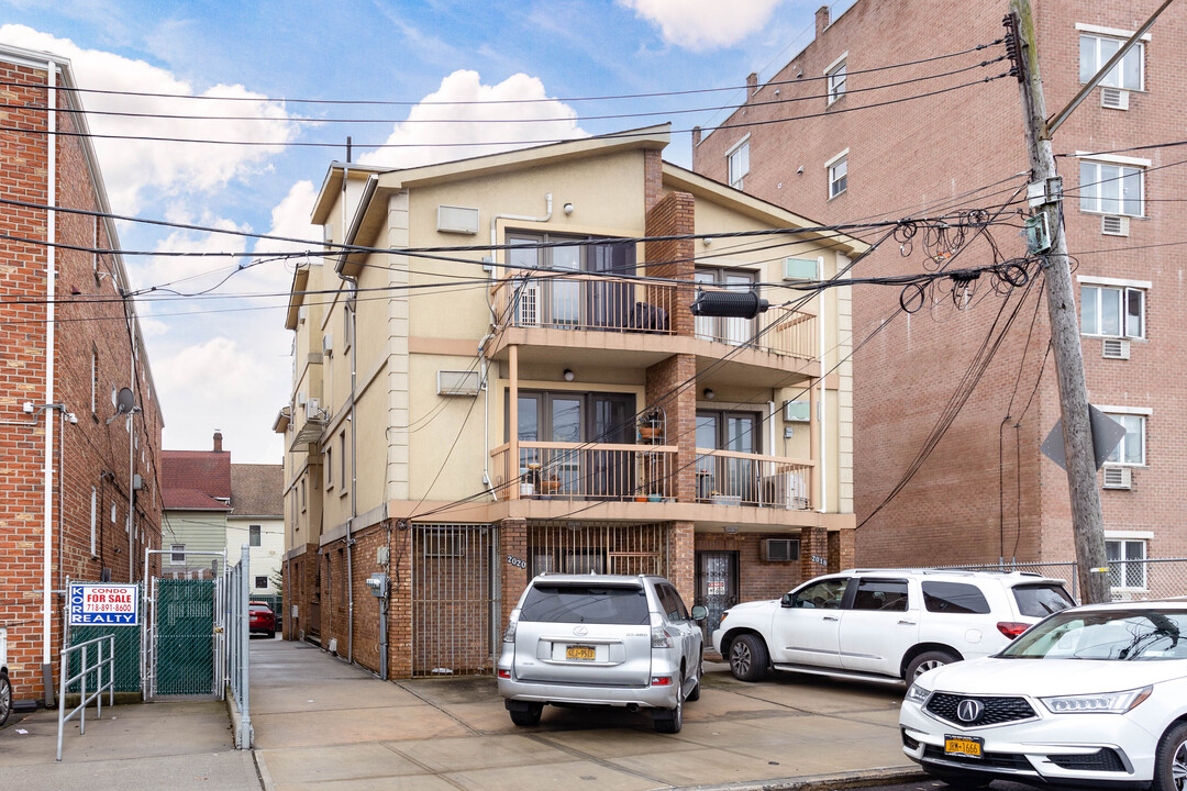 2020 Jerome Ave in Brooklyn, NY - Building Photo