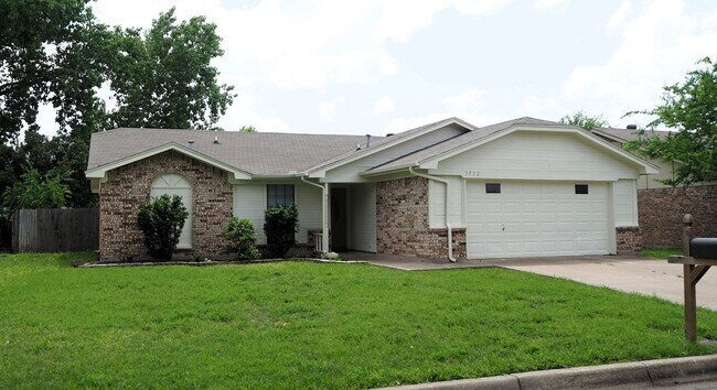 3732 Greenstone Dr in Fort Worth, TX - Building Photo - Building Photo