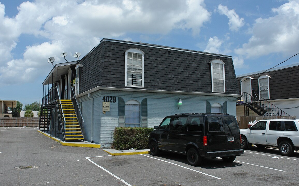 4029 Lake Villa Dr in Metairie, LA - Foto de edificio
