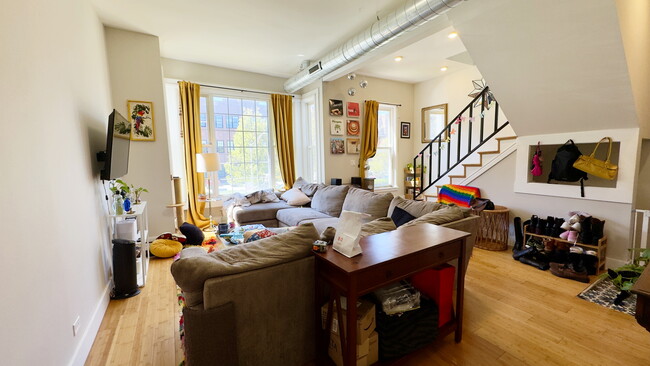 1735 N Fairfield Ave, Unit 2, Unit 2