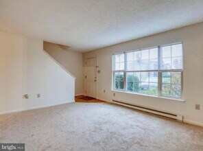 211 Little River Dr in Winchester, VA - Foto de edificio - Building Photo