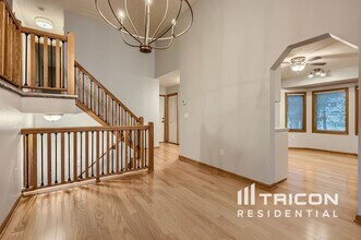 54 Rosewood Dr in Little Canada, MN - Building Photo - Building Photo