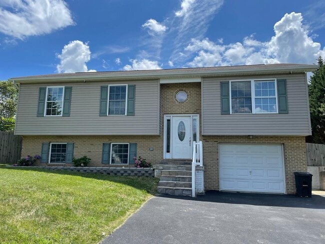 property at 33 Lisa Ct
