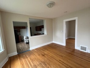 206 E Molloy Rd in Mattydale, NY - Building Photo - Building Photo