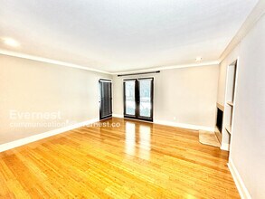 7807 Meadow Park Dr in Dallas, TX - Building Photo - Building Photo