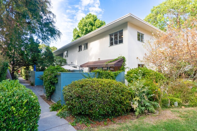 5161 Village Grn in Los Angeles, CA - Building Photo - Building Photo