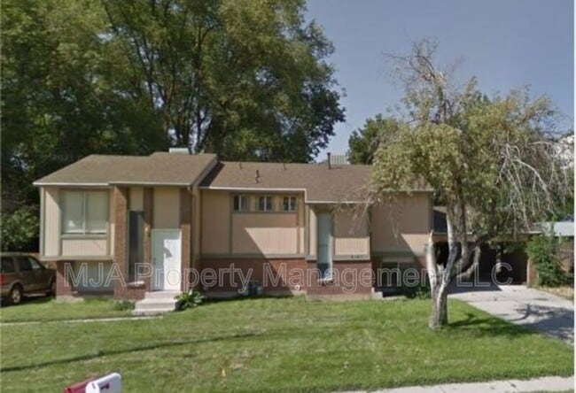 property at 1817 E Vine St
