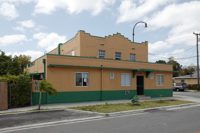 100 E 17th St in Hialeah, FL - Building Photo - Building Photo