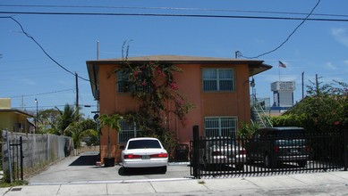 345 NW 35th St in Miami, FL - Building Photo - Building Photo