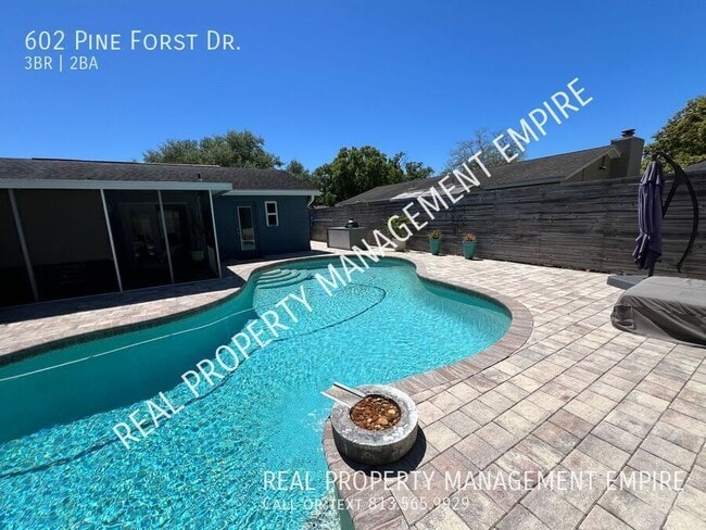 602 Pine Forest Dr in Brandon, FL - Building Photo - Building Photo