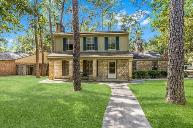 property at 2015 E Lacey Oak Cir