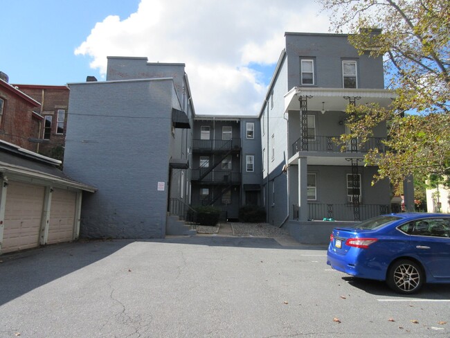 Fourth and Spring in Easton, PA - Foto de edificio - Building Photo