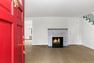 5 Hunter St in Greenwich, CT - Building Photo - Building Photo