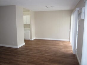 Harvard Apartments in Sherman Oaks, CA - Foto de edificio - Building Photo