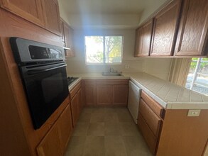 6630 Greenhaven Dr in Sacramento, CA - Building Photo - Building Photo