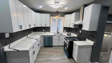 8428 S Rhodes Ave in Chicago, IL - Building Photo - Building Photo