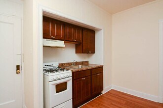 3335 W Diversey Ave in Chicago, IL - Building Photo - Building Photo