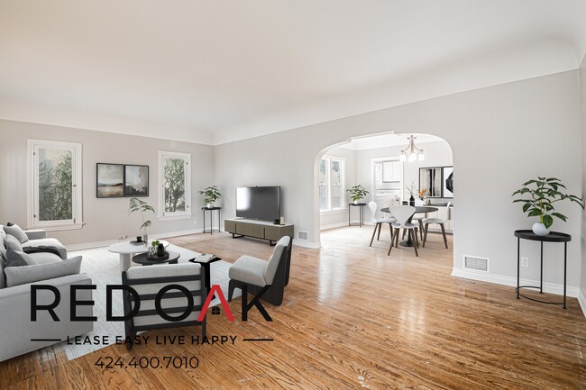 property at 109 S Sycamore Ave