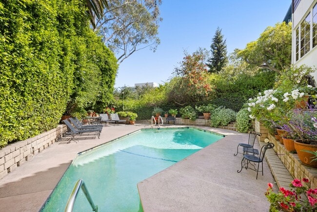 property at 10966 Strathmore Dr