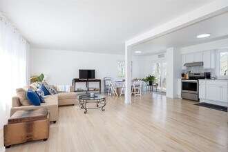 371 S River Rd in Calverton, NY - Building Photo - Building Photo