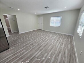 7043 Brentford Rd in Sarasota, FL - Building Photo - Building Photo