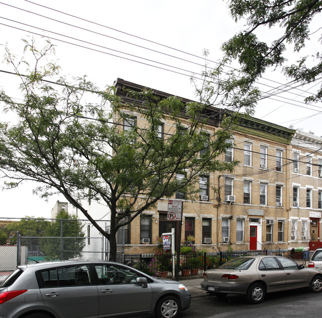 17-21 Menahan St in Ridgewood, NY - Building Photo - Building Photo