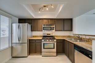 8070 W Russell Rd in Las Vegas, NV - Building Photo
