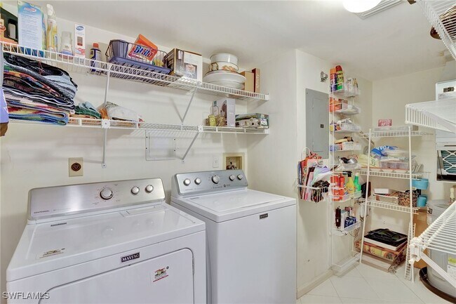 4548 Andover Way in Naples, FL - Foto de edificio - Building Photo