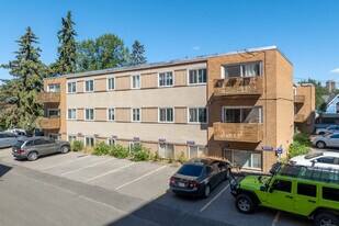 Gladstone Manor in Calgary, AB - Building Photo